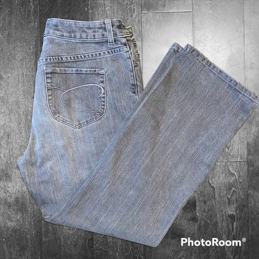 Chicos Platinum Jeans Women's Size 1.5 (size 10) Short Faded Black bootleg